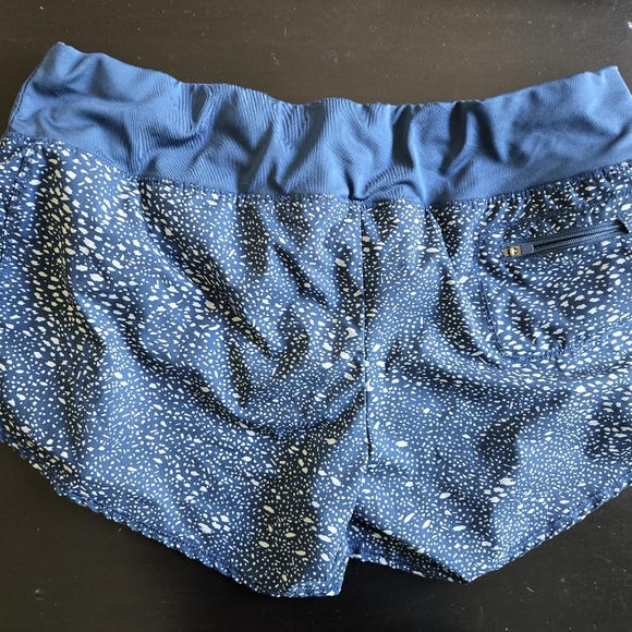 Oiselle Rogas - Picture 5 of 5